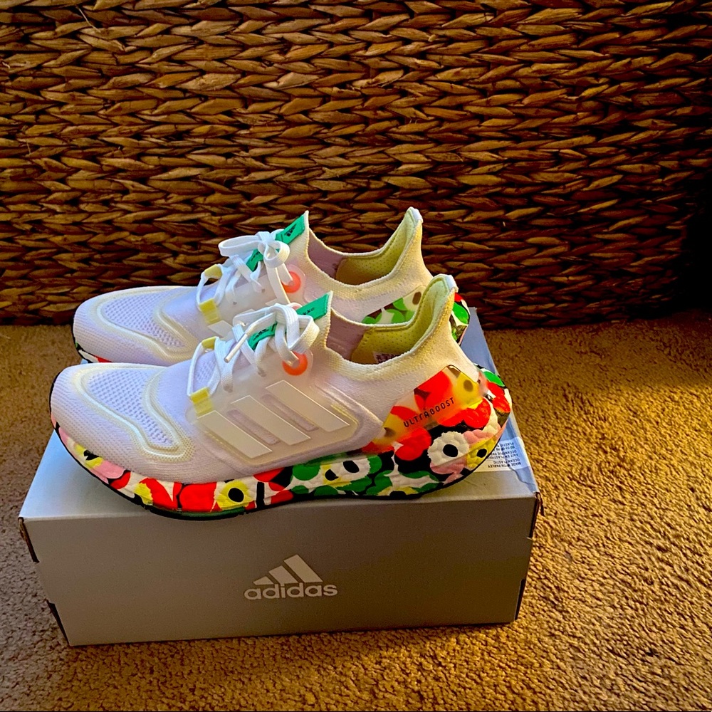 Adidas ultra boost 22 marimekko flowers Shoes only worn a few times.